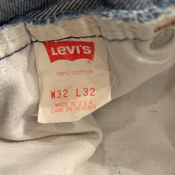 Vintage Levi's Men's Straight Jeans in Faded Blue - Picture 4 of 4